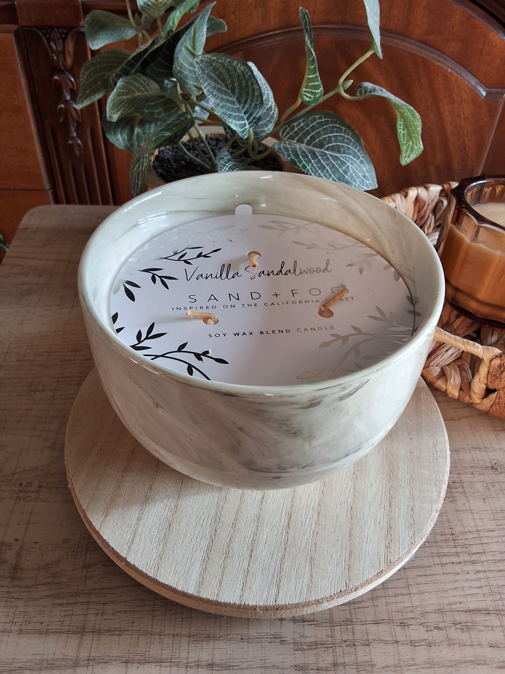 NWT SAND + FOG Vanilla & Sandalwood Marble Ceramic Candle
